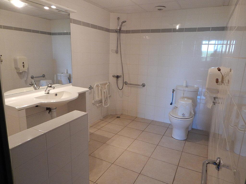 Salle de douche rez-de-chaussée